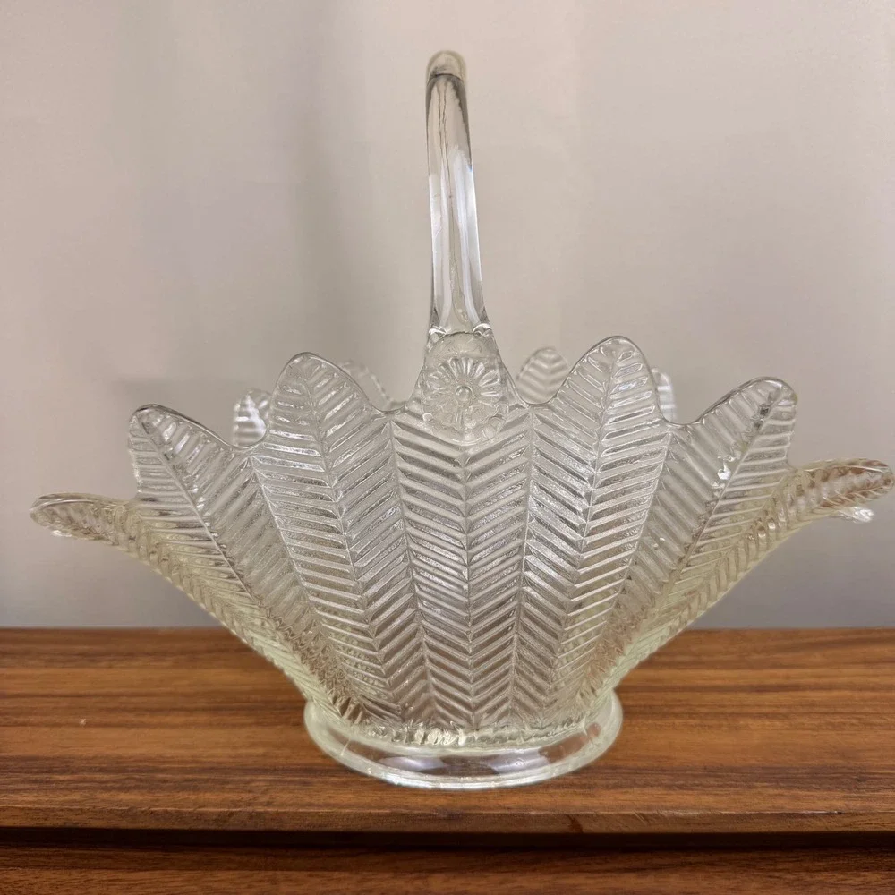 LE Smith Glass Basket Vintage Clear Herringbone Feather Pattern Scalloped Edge